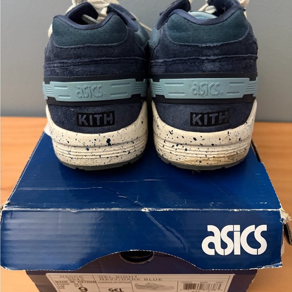 ASICS - Picture 3 of 3